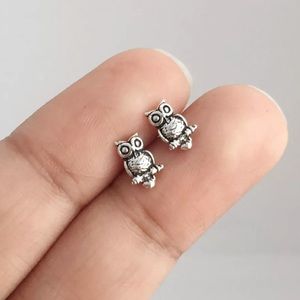 ❌SOLD❌ 925 Sterling Silver Owl Stud Earring